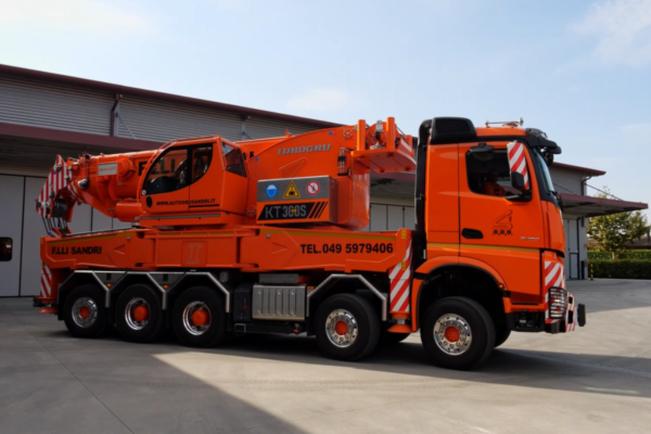 The hybrid, powerful and versatile multifunctional mobile crane: Idrogru KT300.26 S HE