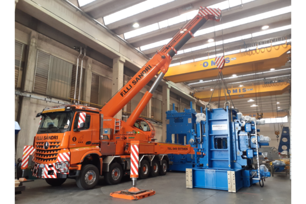 The hybrid, powerful and versatile multifunctional mobile crane: Idrogru KT300.26 S HE