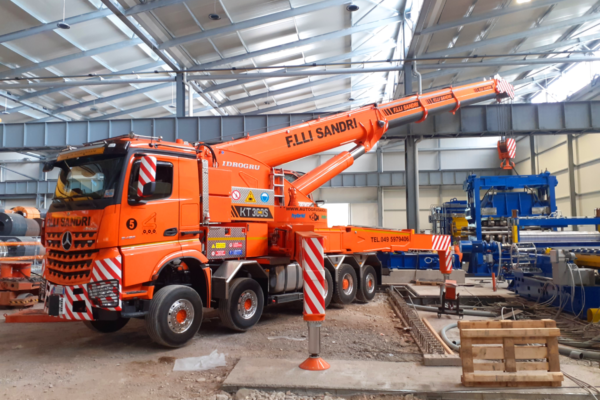 The hybrid, powerful and versatile multifunctional mobile crane: Idrogru KT300.26 S HE