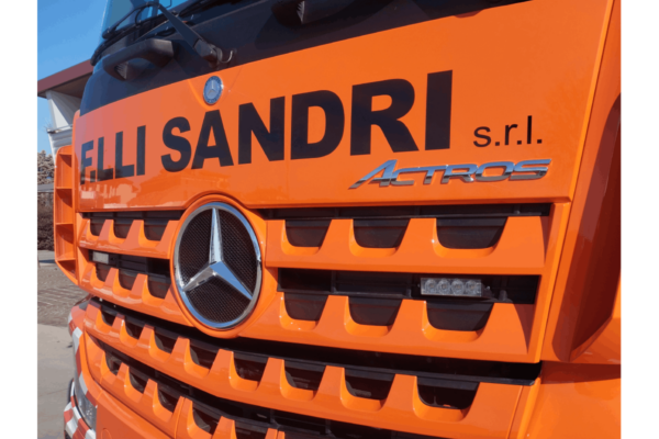 Elevate prestazioni grazie al trattore stradale Mercedes Actros 1853