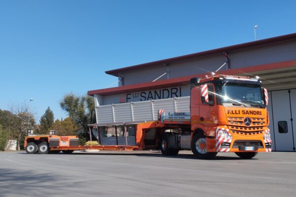 Elevate prestazioni grazie al trattore stradale Mercedes Actros 1853